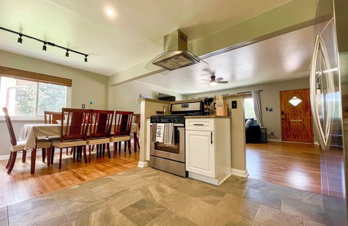Colorado Springs Apartment | Charming 2BR Upstairs Duplex - Mountain Views - Pet-Friendly