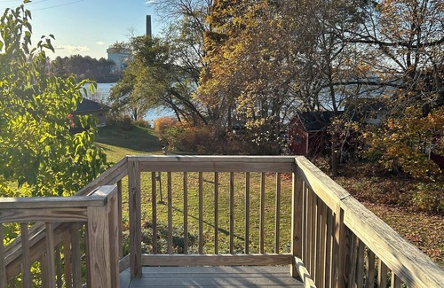 South Eliot Apartment | Charming 2nd floor studio in Eliot’s riverfront area with many amenities.