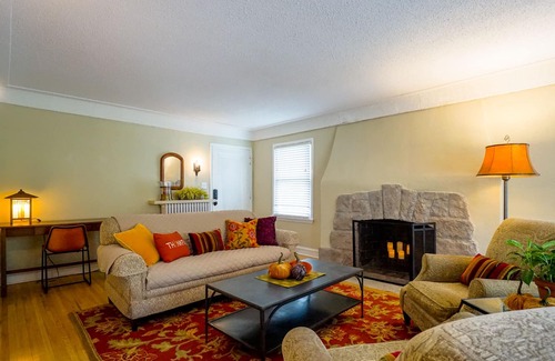 Kingfield House | Charming 2nd floor duplex in the City of Lakes