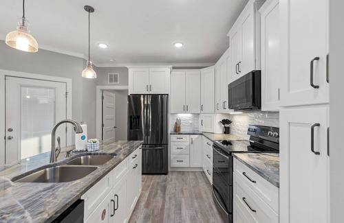 Laguna Beach Estates House | Charming 3/2 Beach House w/POOL & Golf Cart INCLUDED - 1 Min Walk to Beach