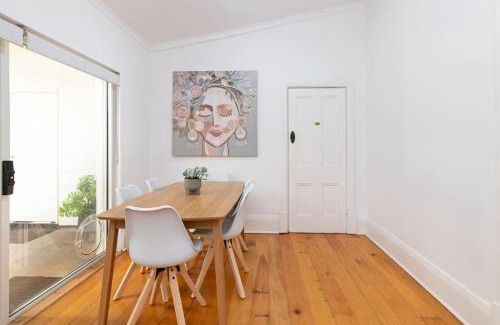 Joslin House | Charming 3-Bedroom Sandstone Haven with free wine