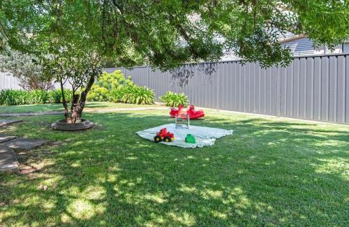 Joslin House | Charming 3-Bedroom Sandstone Haven with free wine