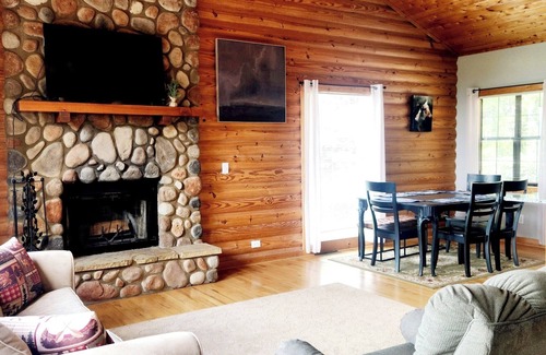 Helen Cabin | Charming 3 BD Cabin Stunning Views Overlooking the AT