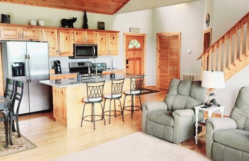 Helen Cabin | Charming 3 BD Cabin Stunning Views Overlooking the AT