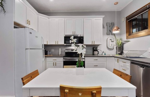 Southmoreland Condo | Charming 3 Bd Condo In The Heart of KC! 09