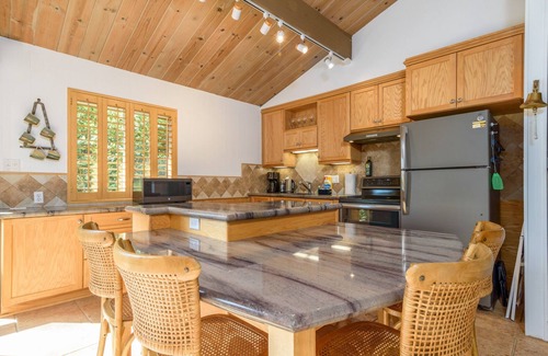 Anchor Bay House | Charming 3 BDR Bungalow Just 1 Min from the Coast! 5 Min to Downtown Gualala