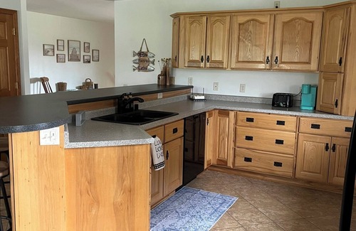 Oshkosh House | Charming 3+ bdrm 3 bath house in Oshkosh on Sawyer Creek & Fox River near EAA