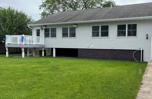 Oshkosh House | Charming 3+ bdrm 3 bath house in Oshkosh on Sawyer Creek & Fox River near EAA