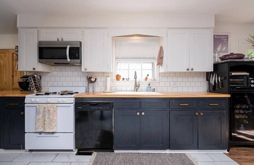 North Little Rock House | Charming 3-bedroom home with AC, WiFi in North Little Rock near the Old Mill
