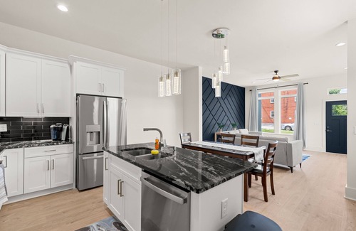 Radnor House | Charming 3 bed, 2.5 bath new construction with king, queen beds