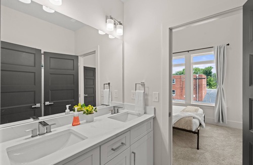 Radnor House | Charming 3 bed, 2.5 bath new construction with king, queen beds