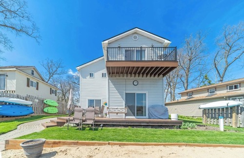 White Lake House | Charming 3-bed 2 bath,Lakehouse off GrassLake in White Lake. Corporate Rental!