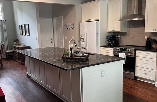 Mableton House | Charming 3-bed, 2-bath house in Mableton with Wi-Fi, AC, seasonal inground pool