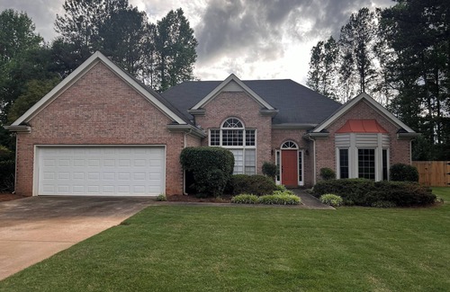 Mableton House | Charming 3-bed, 2-bath house in Mableton with Wi-Fi, AC, seasonal inground pool