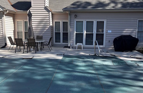 Mableton House | Charming 3-bed, 2-bath house in Mableton with Wi-Fi, AC, seasonal inground pool