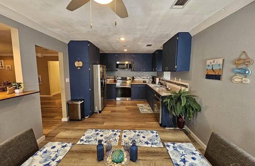 Warrington House | Charming 3 bed 2 bath house WiFi,AC in welcoming West Pensacola, Perdido Key