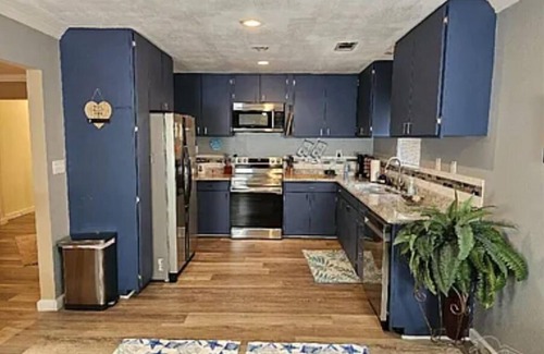 Warrington House | Charming 3 bed 2 bath house WiFi,AC in welcoming West Pensacola, Perdido Key