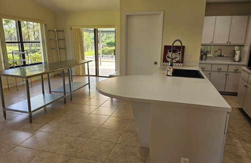 Wellington House | Charming 3-Bed/4-Bath House on Sprawling 5 Acres