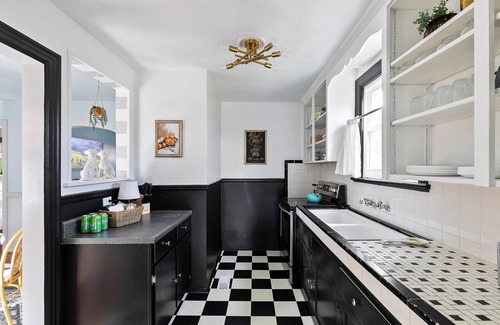 Lakeside House | Charming 3 Bed Cape Cod in Richmond close to hospitals, restaurants and more.