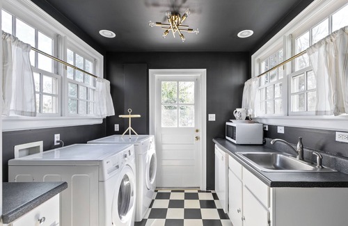 Lakeside House | Charming 3 Bed Cape Cod in Richmond close to hospitals, restaurants and more.