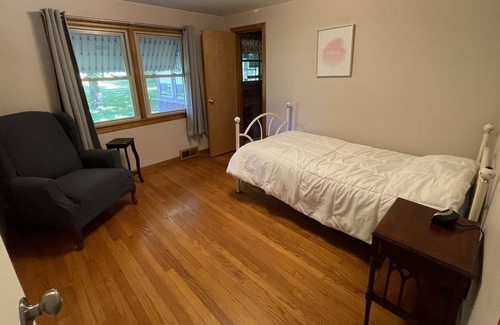 Lee House | Charming 3 bed in the HEART of the BERKSHIRES! Walk to town! Ski retreat!