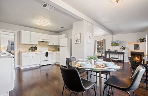 Dripping Springs House | Charming 3-bedroom house with AC and WiFi in the heart of Dripping Springs!