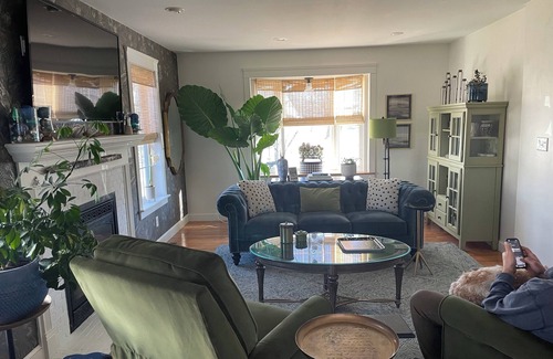 Saratoga Springs House | Charming 3-bedroom house with 2.5baths in lovely Saratoga Springs