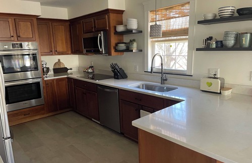 Saratoga Springs House | Charming 3-bedroom house with 2.5baths in lovely Saratoga Springs