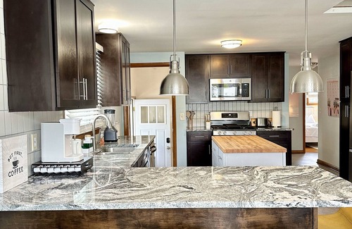 North Tonawanda House | Charming 3-bedroom house with AC, WiFi in lovely North Tonawanda
