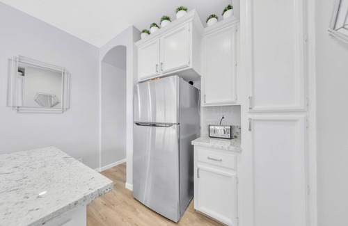 West Sacramento House | Charming 3-bedroom house 20 minute walk to the river.