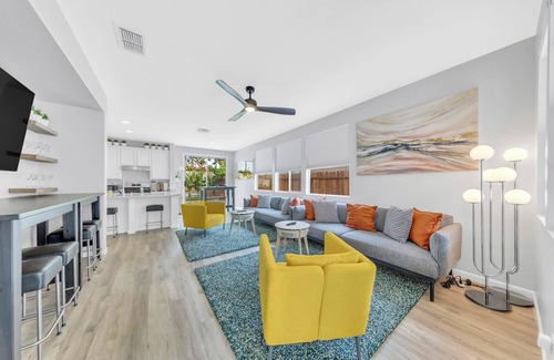West Sacramento House | Charming 3-bedroom house 20 minute walk to the river.