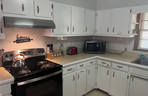 Campbellsville House | Charming 3-bedroom country house just minutes from Green River Lake.