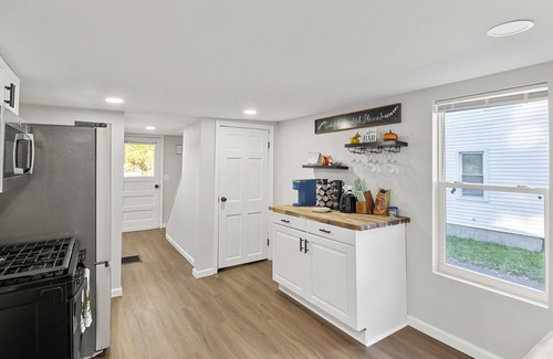 East Rochester House | Charming 3-bedroom house in peaceful East Rochester with WiFi, AC