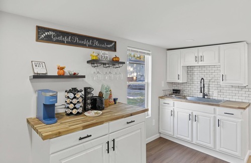 East Rochester House | Charming 3-bedroom house in peaceful East Rochester with WiFi, AC