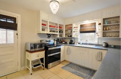 Fredericksburg House | Charming 3-bedroom house in peaceful Fredericksburg with Firepit