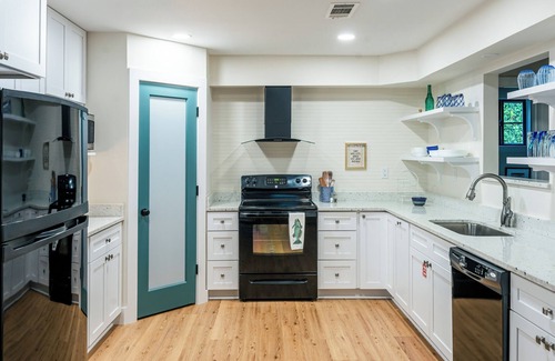 Pass Christian Cottage | Charming 3-bedroom cottage with WiFi and AC in welcoming Pass Christian