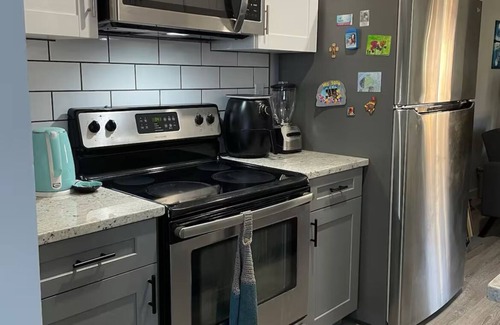 Norfolk - Virginia Beach House | Charming 3-bedroom townhome with AC, WiFi in peaceful Virginia Beach