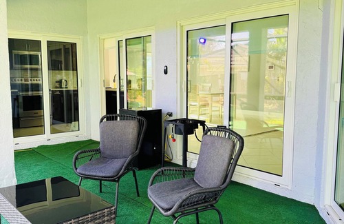 Coral Springs House | Charming 3-bedroom house with WiFi, AC in Coral Springs
