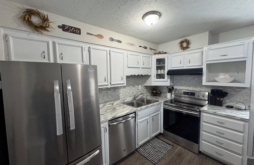 Elizabethtown House | Charming 3-bedroom house with WiFi, AC in enchanting Elizabethtown
