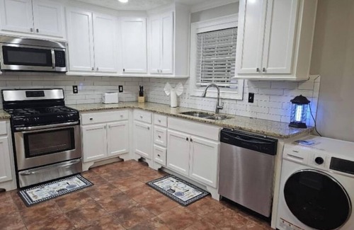 Lawrenceville House | Charming 3-bedroom house with Wi-Fi and AC in Lawrenceville.
