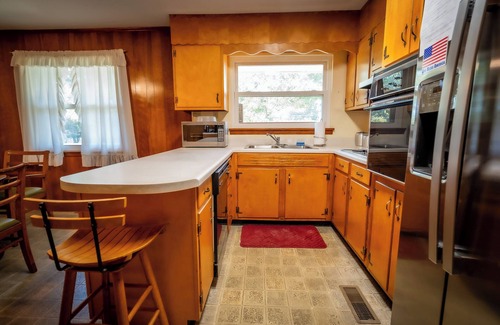 Middle Valley House | Charming 3-bedroom house with AC,Hot Tub, WiFi, free coffee & family friendly