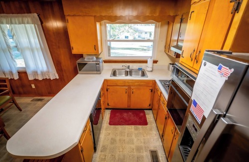 Middle Valley House | Charming 3-bedroom house with AC,Hot Tub, WiFi, free coffee & family friendly