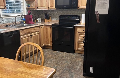 Mountain City House | Charming 3-bedroom house in Mountain City beautiful big coy pond in backyard