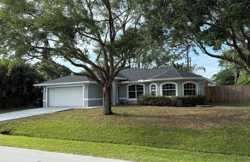 Port Saint Lucie House | Charming 3-bedroom house with AC, WiFi in welcoming Port St. Lucie