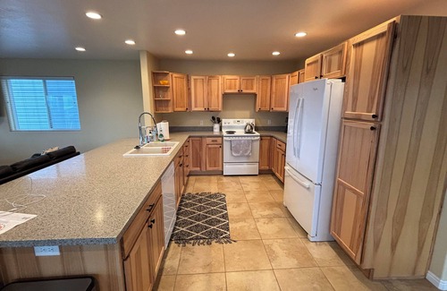 Dingle House | Charming 3-bedroom beach house, fabulous St. Charles, Idaho - Beautiful Views