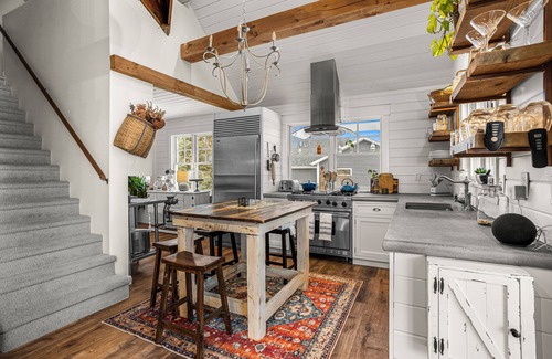 Schuylerville Other | Charming 3-bedroom farmhouse water-front near Saratoga Springs