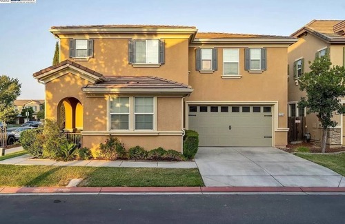 Lathrop House | Charming 3-bedroom 2.5-bath House in pleasant Mossdale Community of Lathrop, CA.