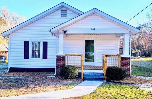 Hayes House | Charming 3-bedroom, 2 bathroom house close to RTP, Duke Univ, NCCU, Durham Tech