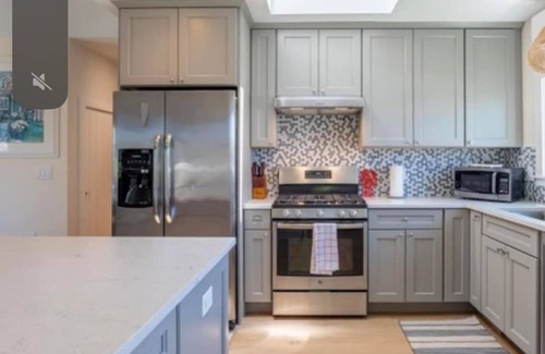 Eel Point House | Charming 3 bedroom 2.5 baths, upside down house w/office, outdoor shower,WiFi/AC