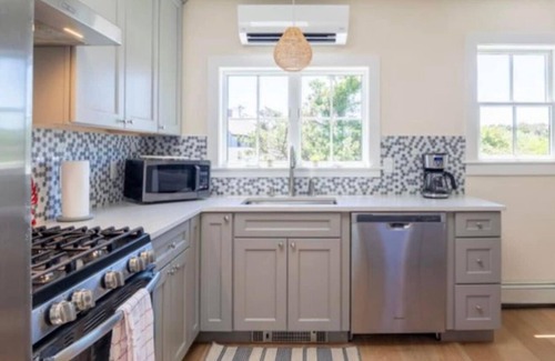 Eel Point House | Charming 3 bedroom 2.5 baths, upside down house w/office, outdoor shower,WiFi/AC